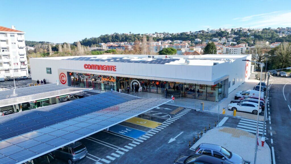 Exterior da loja Continente Bom Dia de São Romão em Leiria